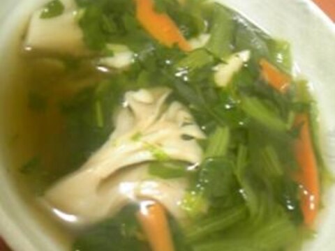 体ポカポカ☆生姜入り☆小松菜と舞茸のスープ